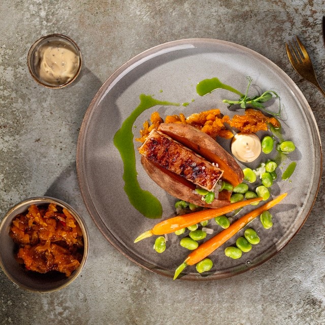 Boczek BBQ / pieczony batat / konfitura z moreli